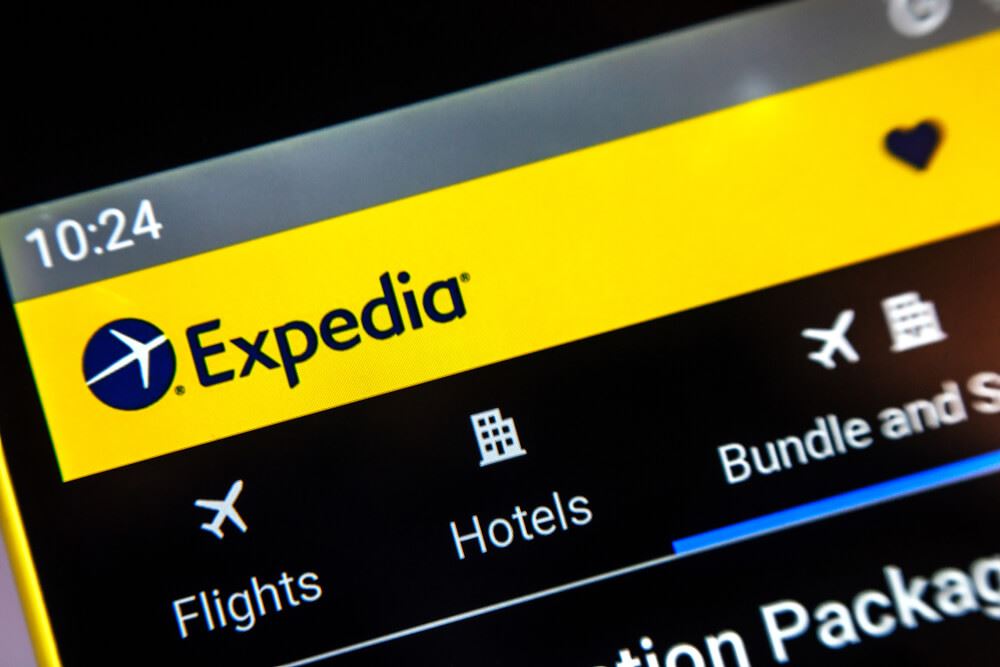 travel service associate expedia salary